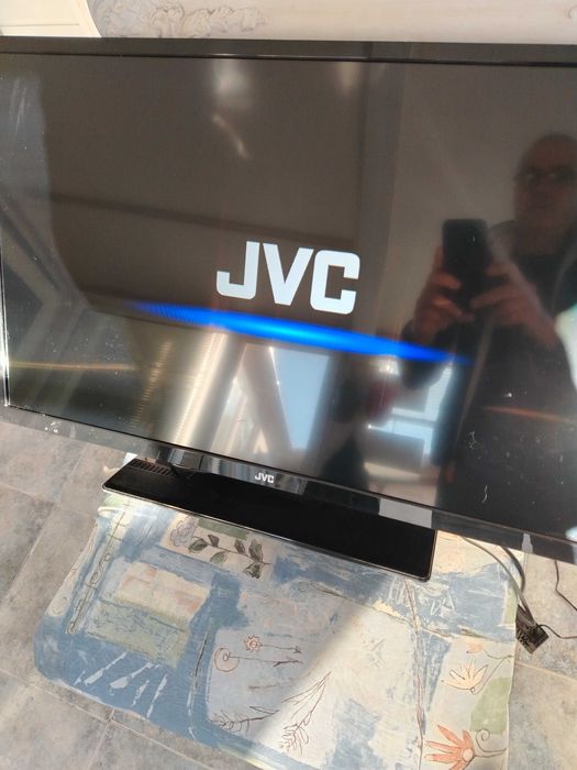 Телевизор JVC, 32инча, лед,2бр,Нео 24инча,1бр Metz 32инча с интернед