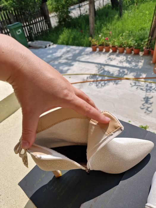 Botine noi de vanzare