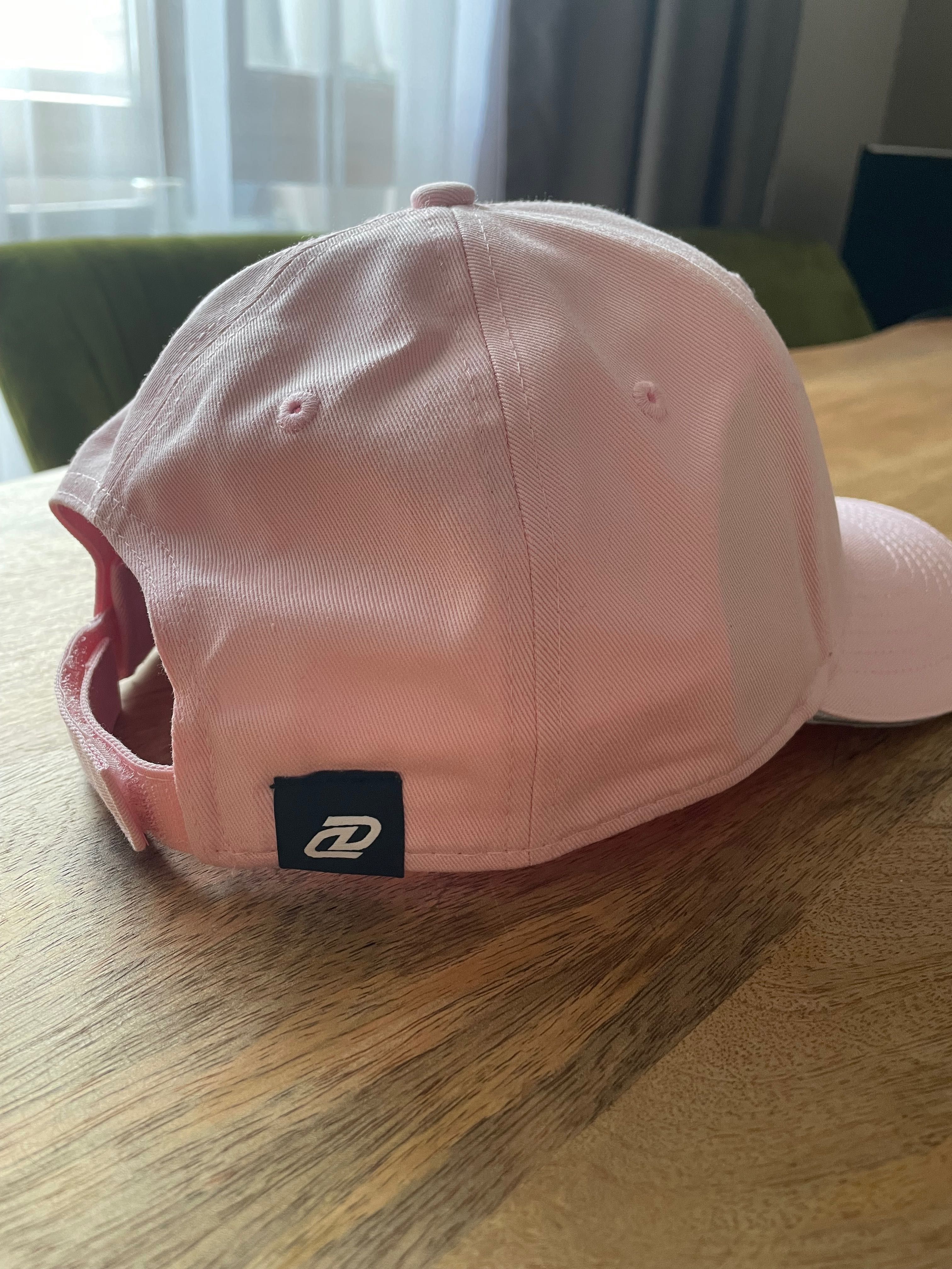 Дамска шапка DKNY