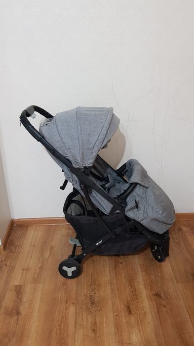 Продам Коляску Mstar летняя все 6кг в самолет разрешают