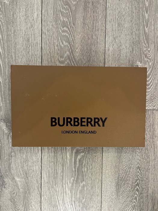 Esarfa Burberry .