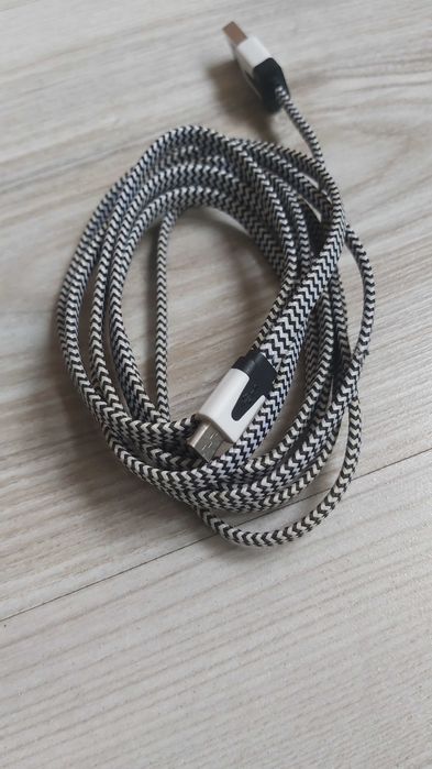 Vând cablu de incarcare/date micro-usb 2m textil