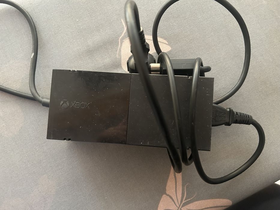 Vand xbone one folosit