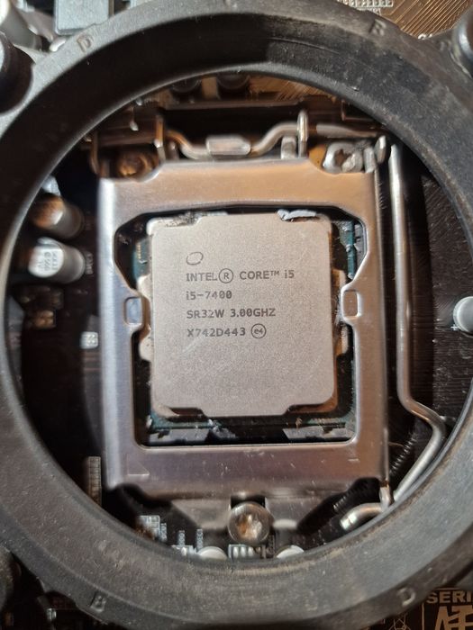 Продам материнскую плату gigabyte h110 процессор Core i5-7400