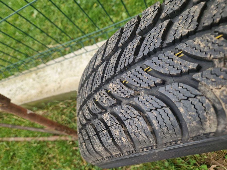 Vand 2 cauciucuri 175/65/R14 82T