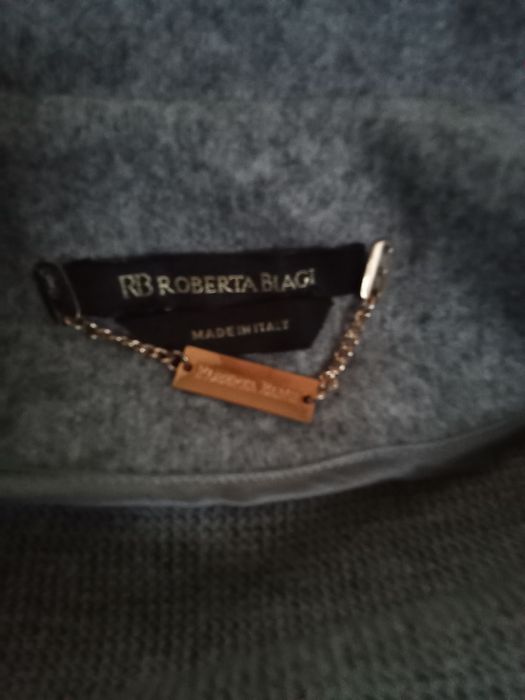 Дамско палто ,тип пелерина .Roberta Biag i.Почти не е носено.