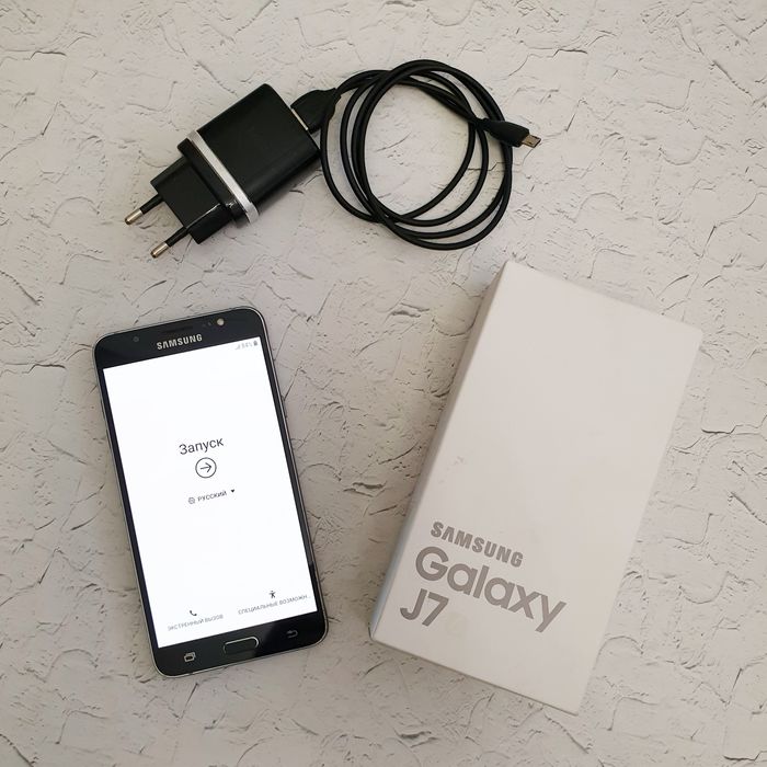 Смартфон Samsung Galaxy J7 duos