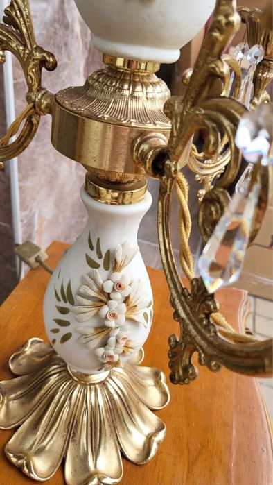 Прелестна настолна лампа CAPODIMONTE