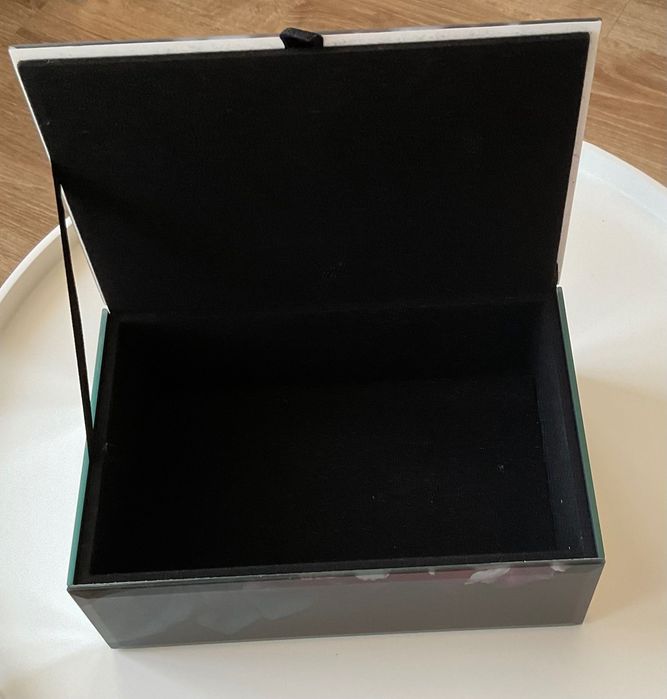 Кутия за бижута с божури