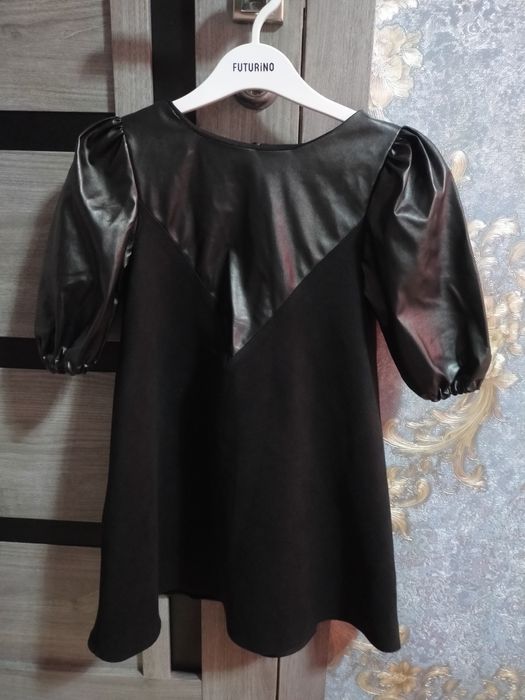 Платье для девочки.В отличном состоянии.