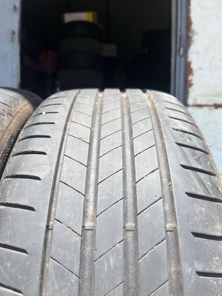 2 бр. летни гуми 225/40/18 Bridgestone DOT 4921 5+ mm