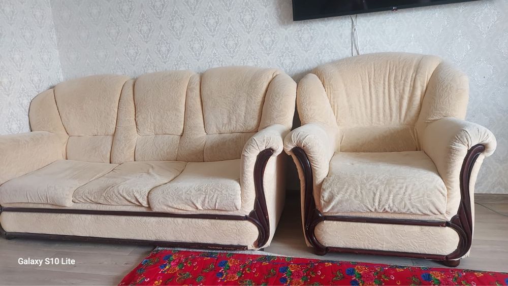 диван с двумя кресломи