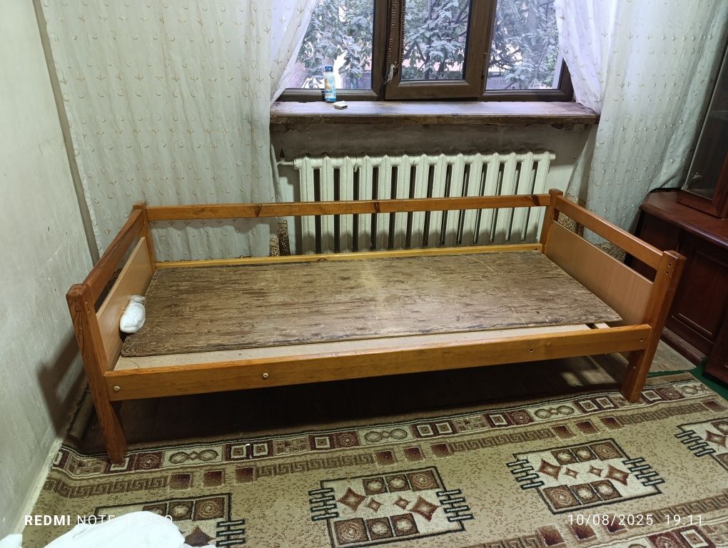 3яримга 70 см  ранги орех . Ойнаси акфани ойнасидан  Калин