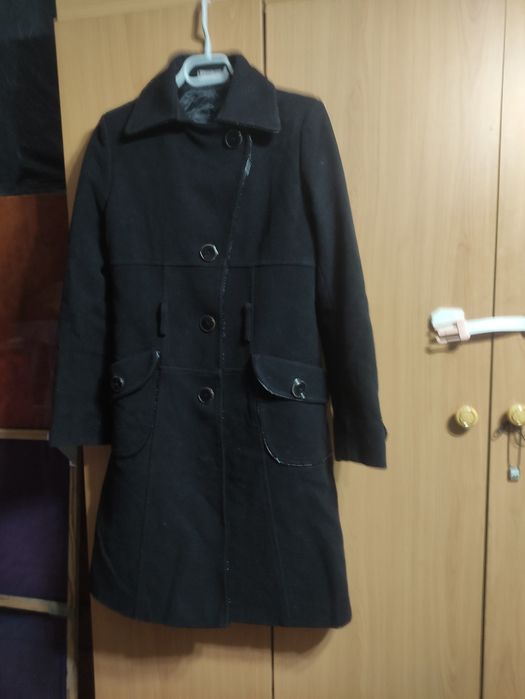 Продается демисезонные пальто размер44
