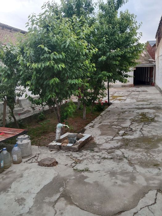 Uy sotiladi jizzax shaxar navoiy max u.shokirov beton kucha