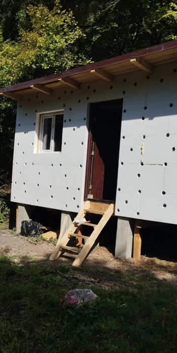 Donez o cabană  pentru cine are nevoie!!