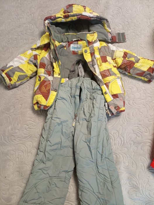 Продам комбинезон и жилетки