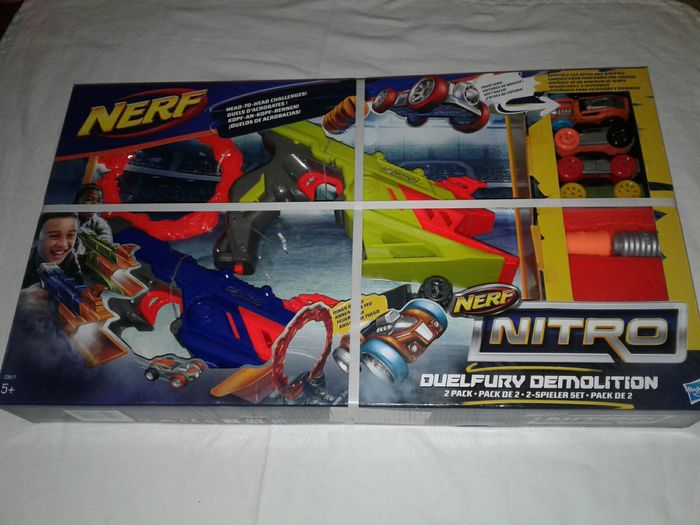 Set Nerf Nitro DuelFury, cu 2 lansatoare, 4 masinute, nou, sigilat