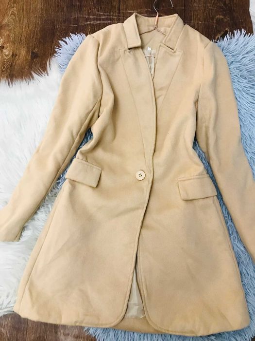 Топло бежово палто S