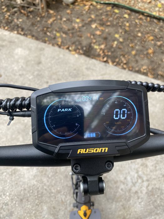 Vand Ausom L1 intretinuta foarte bine , stare excelenta