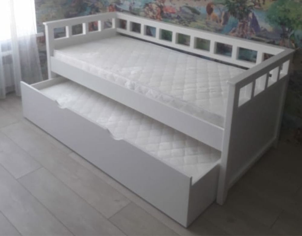 Продам кровать с выкатным спальным местом