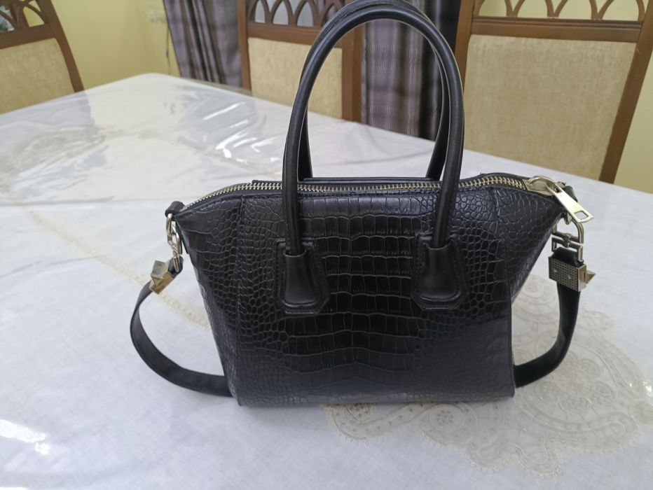 Кожаная сумка  .