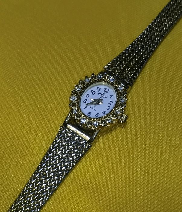 Bugor Quartz елегантен дамски часовник - 59 лв