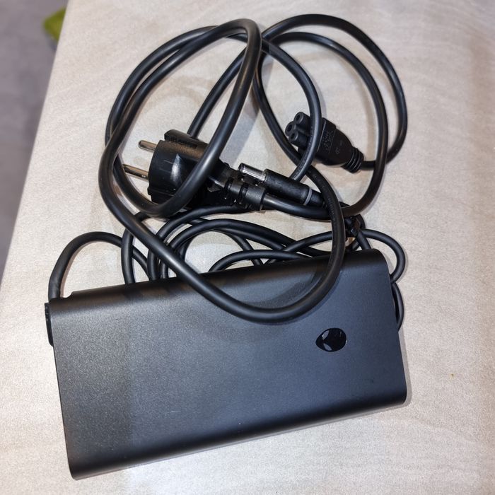Оригинално зарядно DELL Alienware