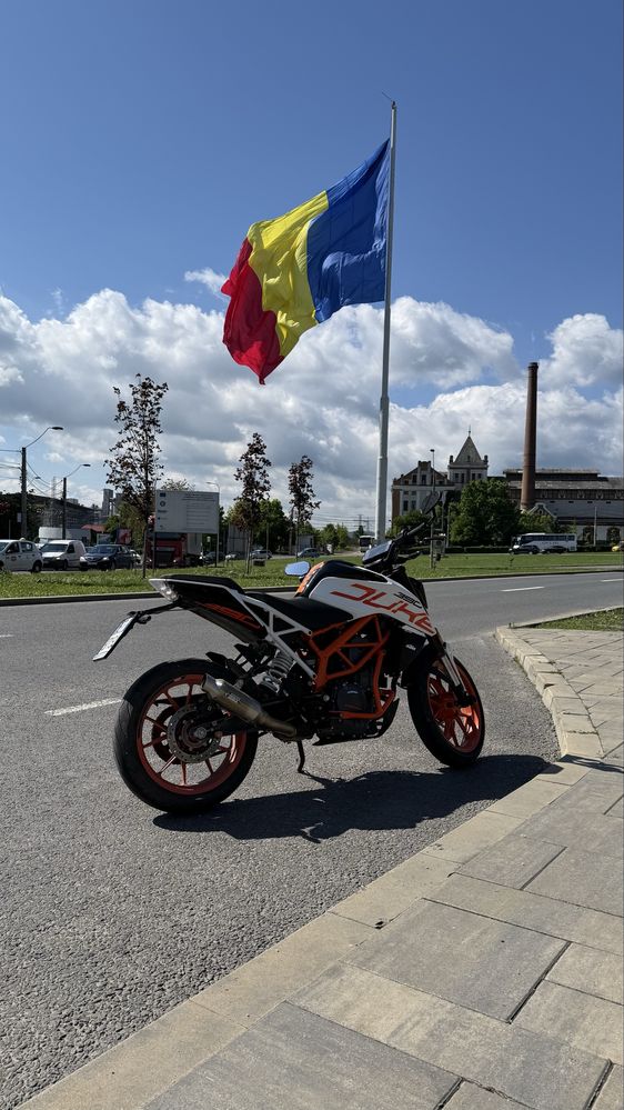 KTM Duke 390 – An 2020 – 15.000 km – Stare excelentă