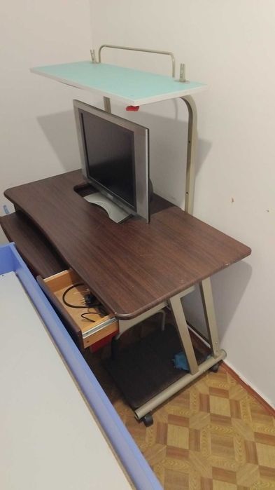 Продается компьютерный стол