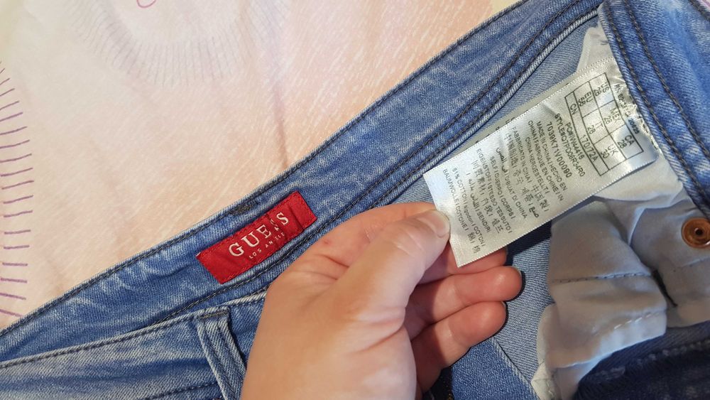 Pantaloni scurți denim originali Guess