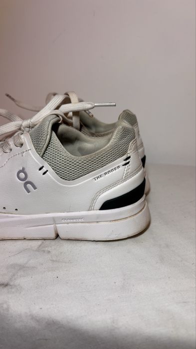 Adidași OnCloud "The Roger”, albi, damă, mărimea 37.