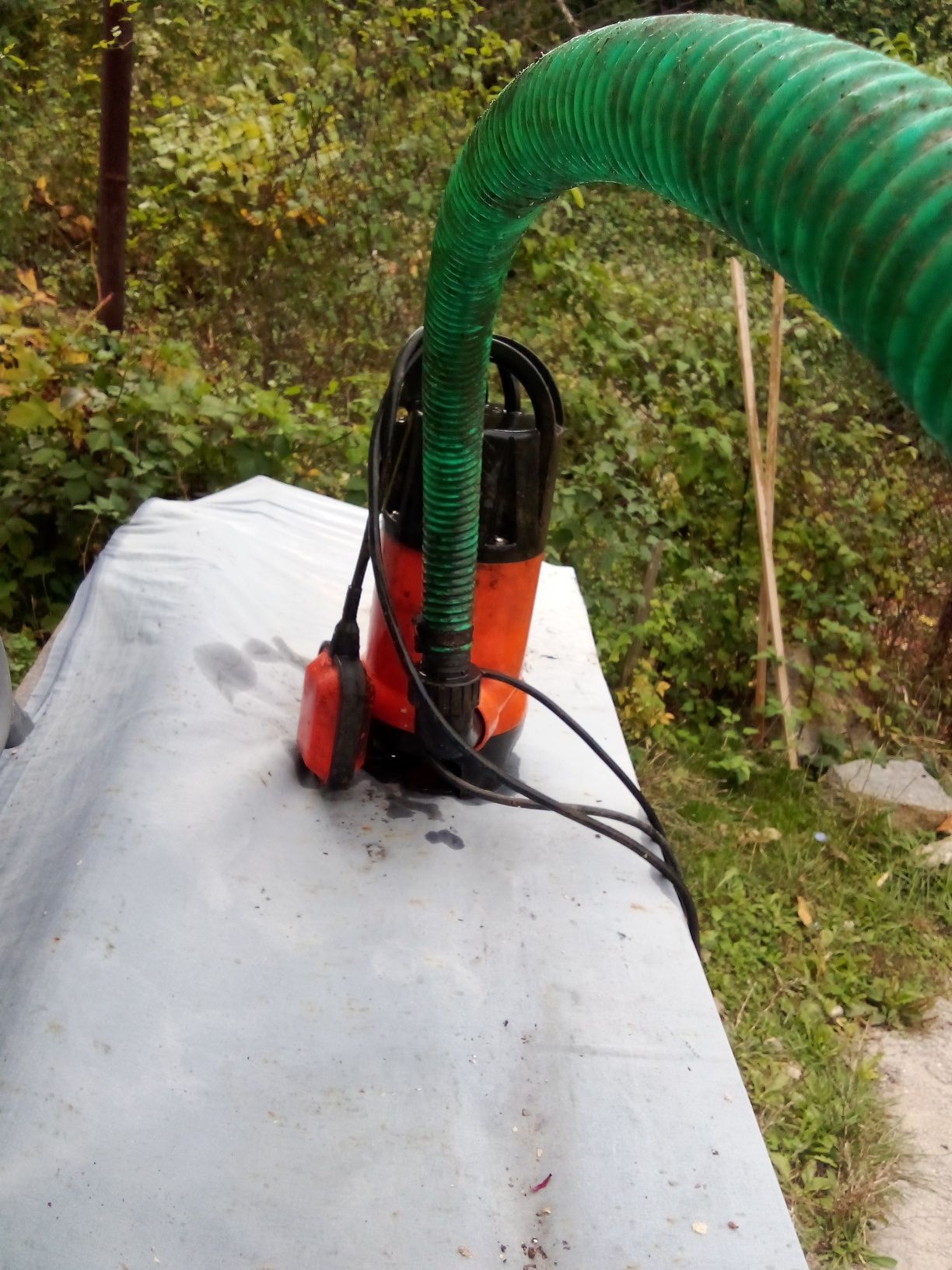 Помпа с поплавък за чиста и мръсна вода Premium 750w