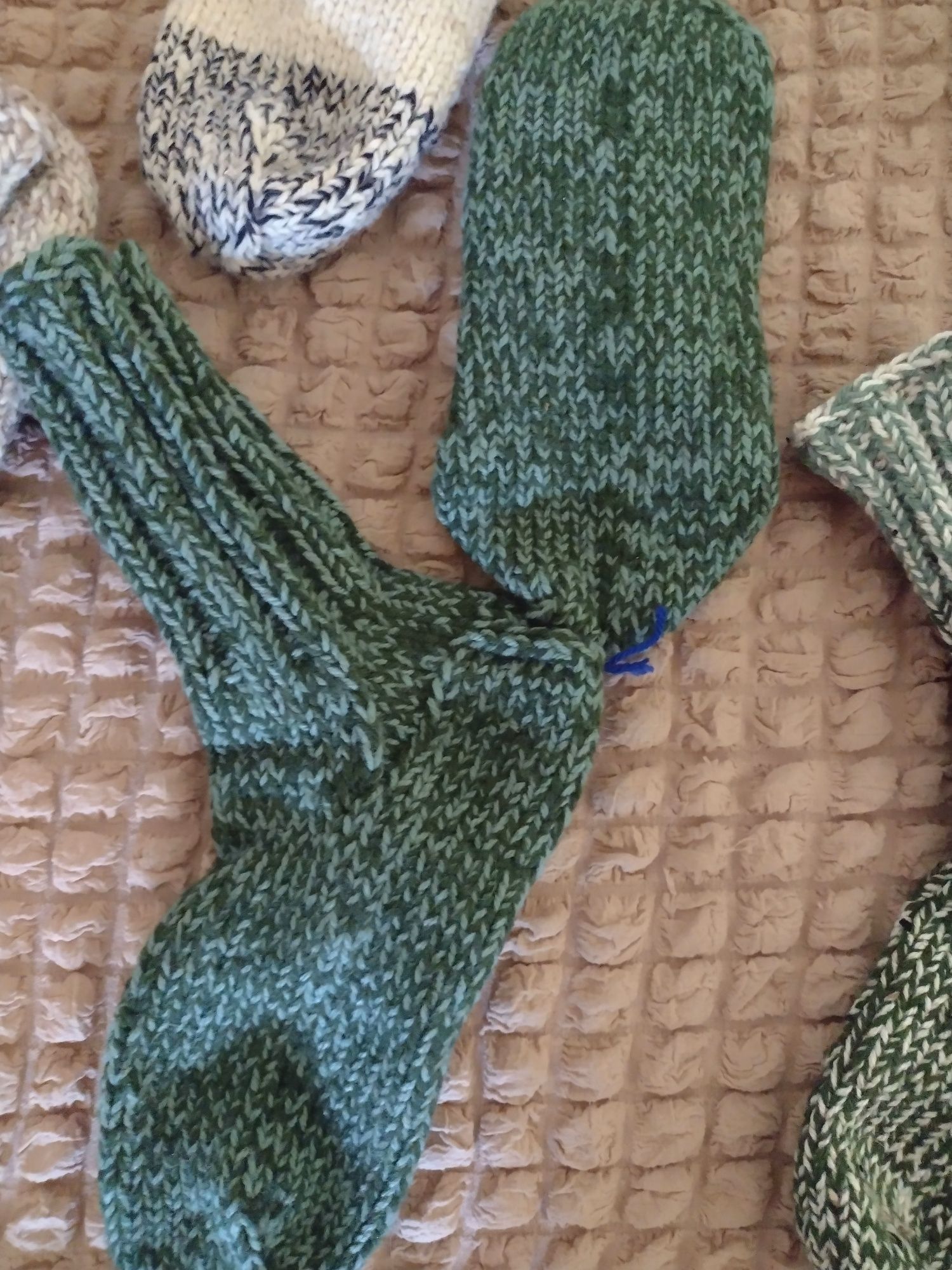 Плетени чорапи и терлици