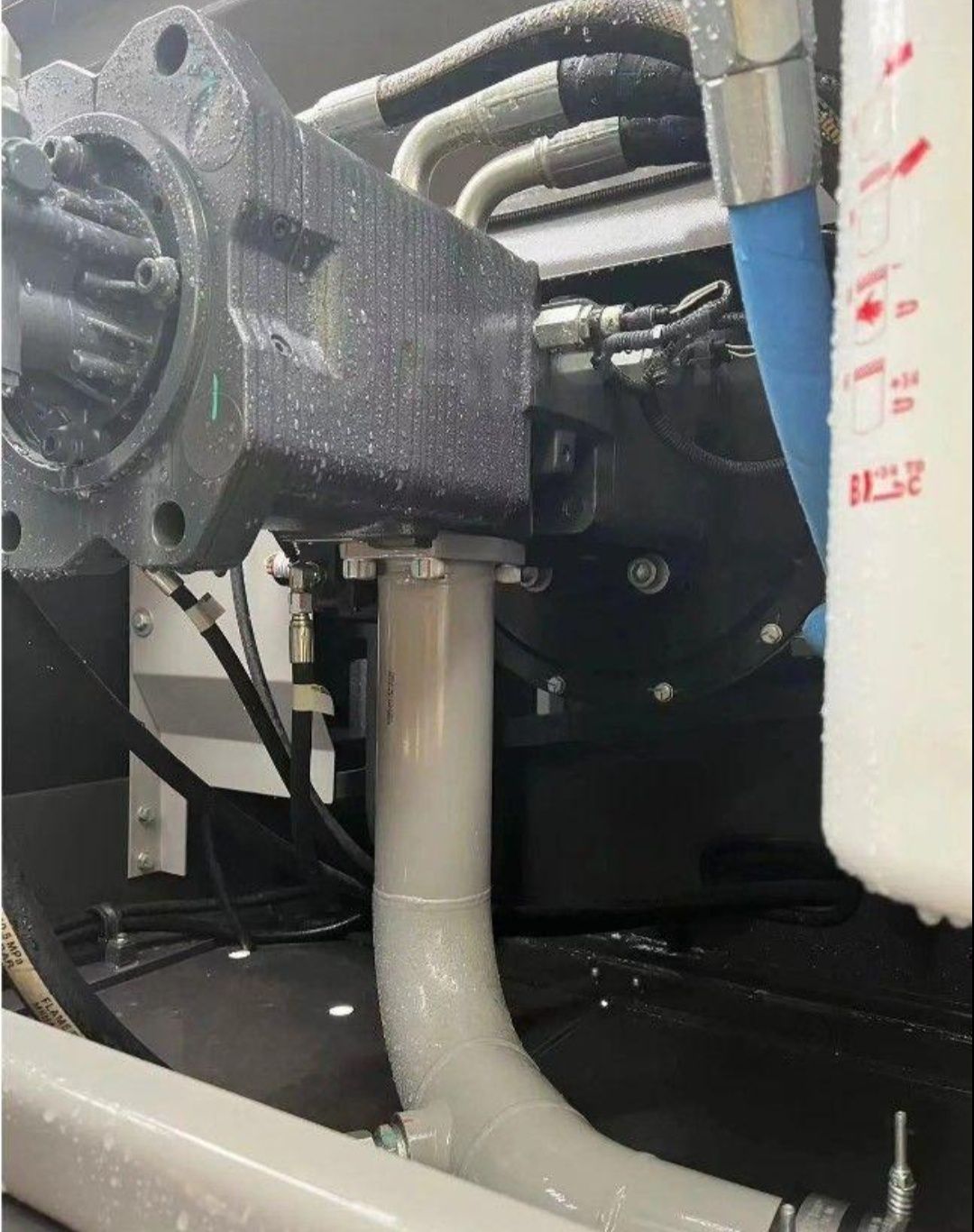 EKSKOVATOR (2куб) ZE370E ZOOMLION 1.9 kub  aparat