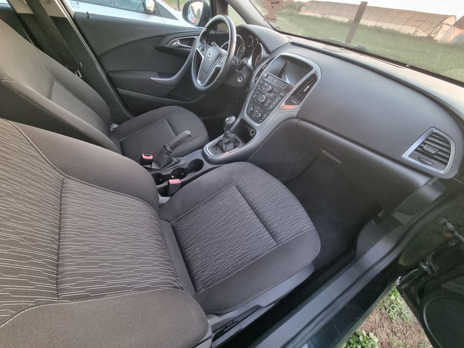 Opel astra j sedan 1.7 diesel 110 cp navigatie mare