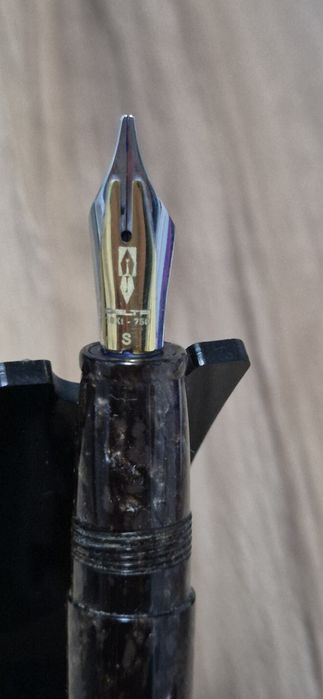 Stilou Delta Fusion 82, penită aur 18K