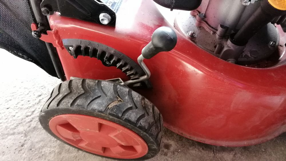 Бензинова косачка