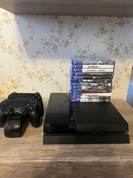 Playstation 4 cu doua manete+ jocuri