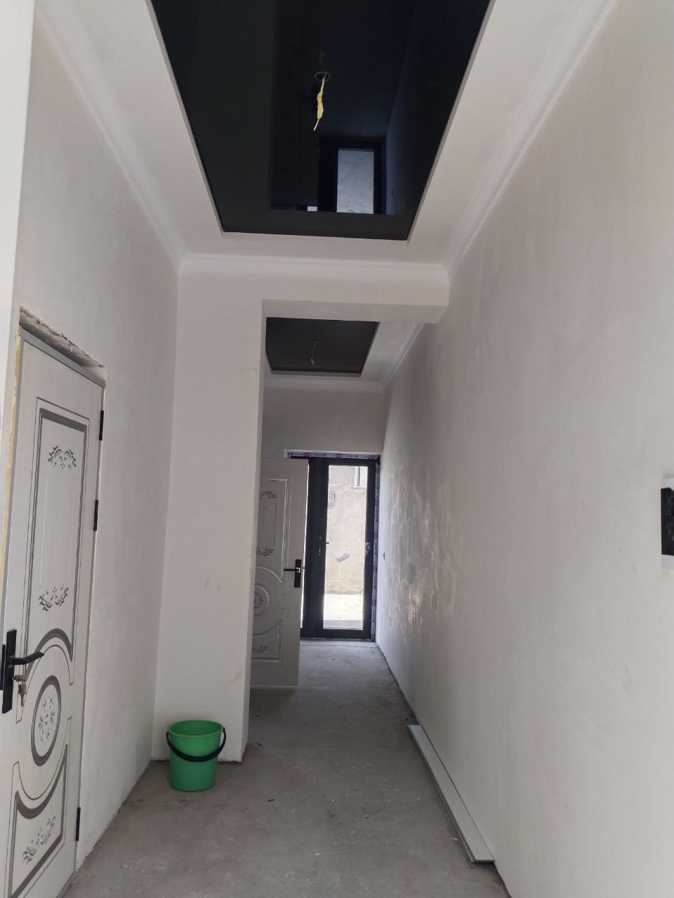 Hovli sotiladi 2 etaj