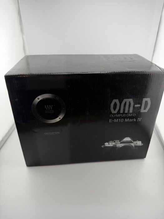 Olympus OM-D E-M10 Mark IV Kit cu Obiectiv 14-42mm Silver, nou