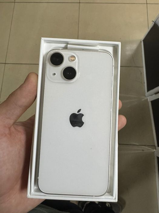 Айфон 13 мини в хорошем состоянии