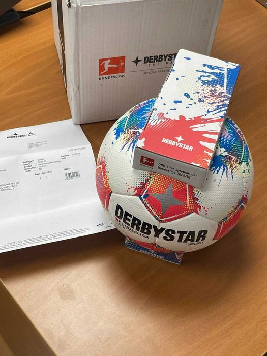 Derbystar Brillant APS футболна топка