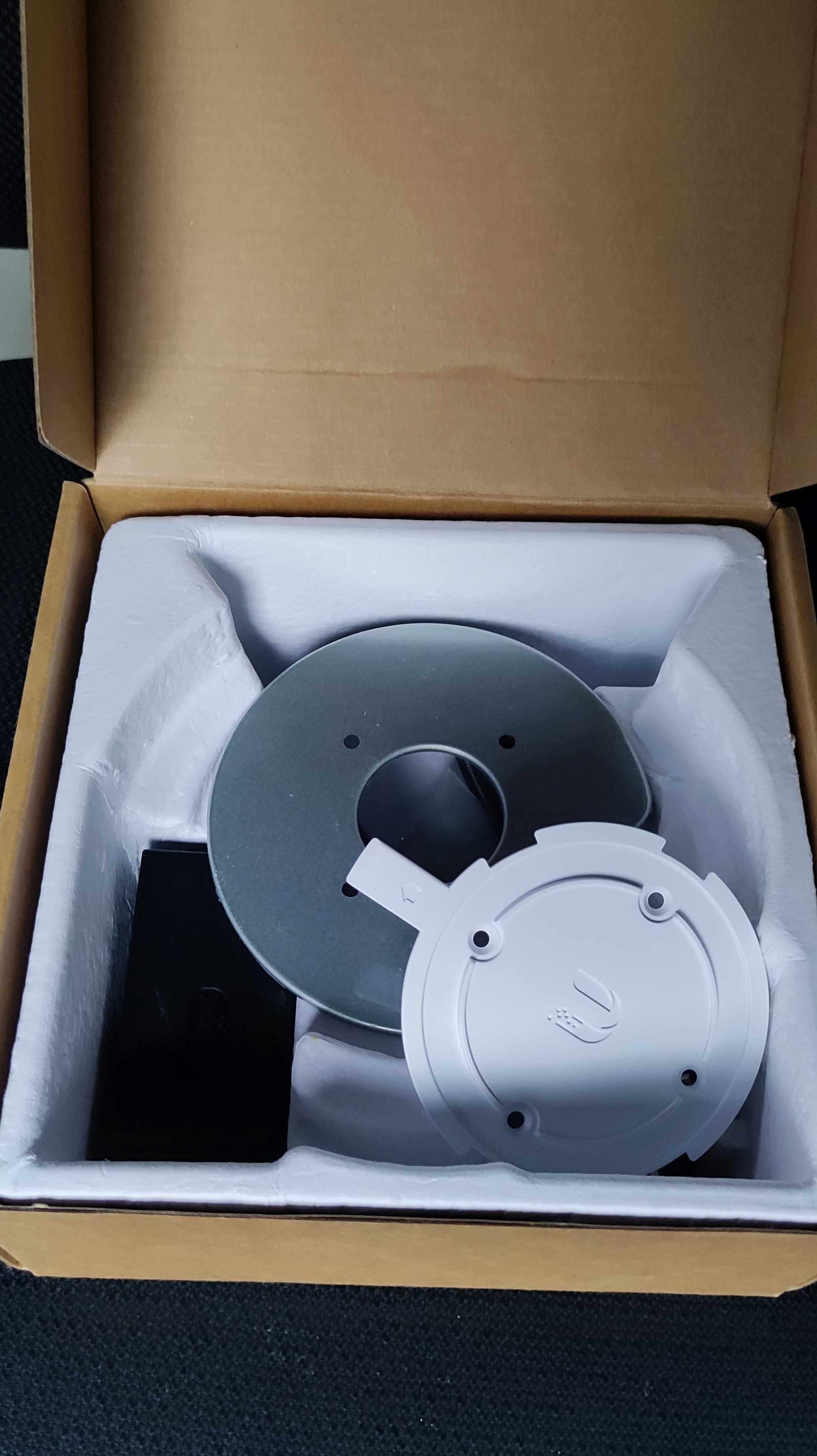 Пълен комплект Ubiquiti UniFi UAP-AC-Lite access point