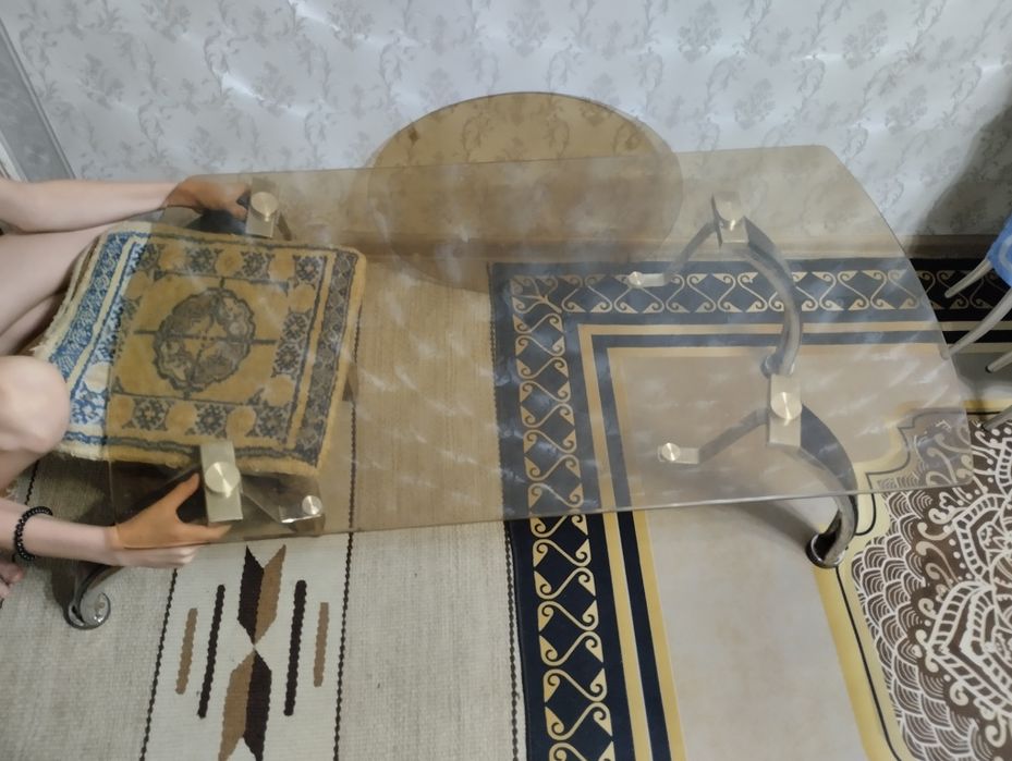 Журнальный стеклянный столик