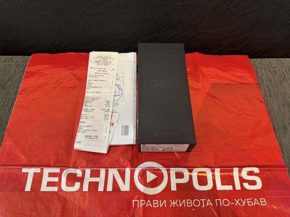 КАТО НОВ 256GB Motorola Razr 50 Гаранция Технополис 2027 Orange