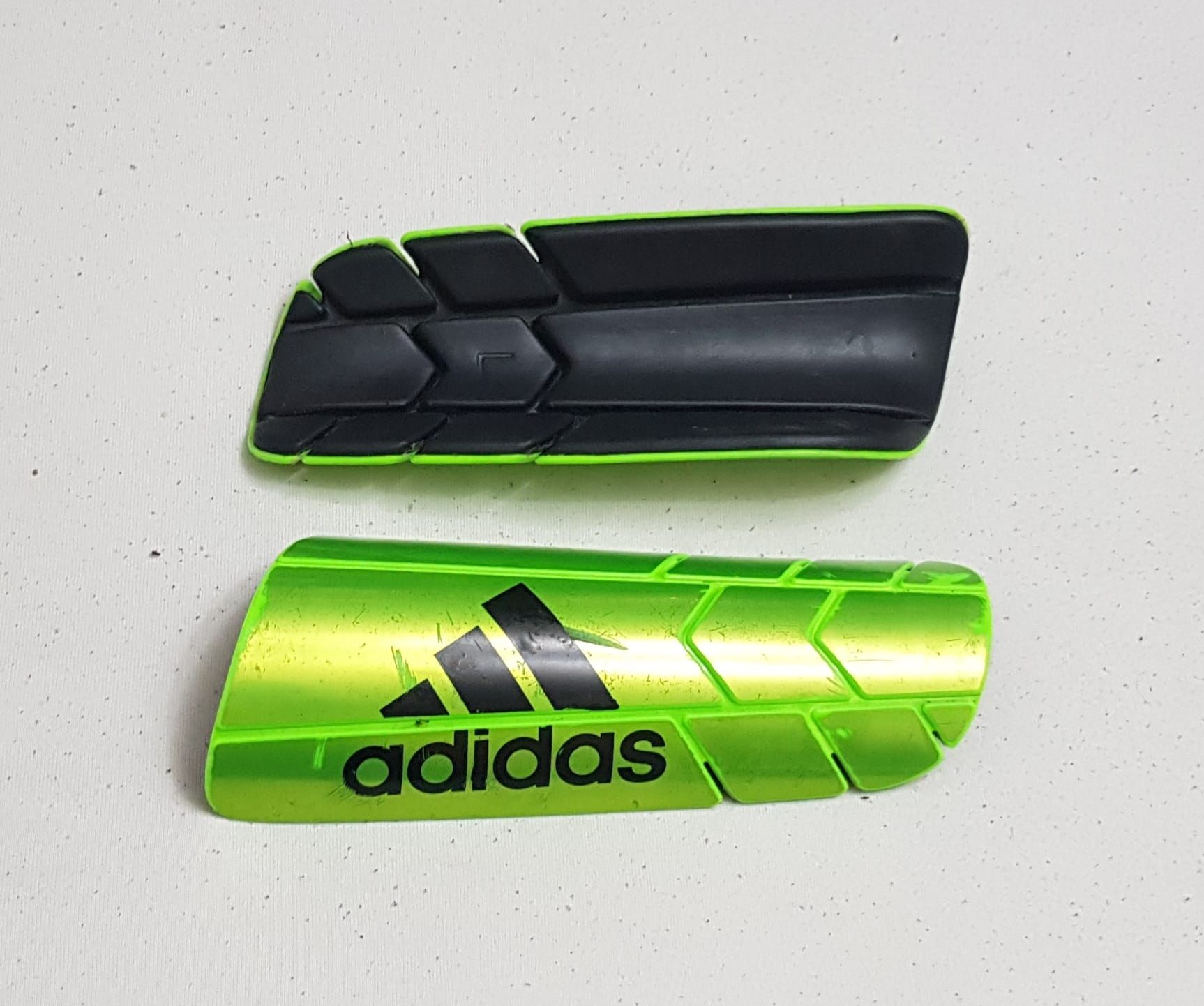 Apărători fotbal ADIDAS protecții tibie originale, mărimea  M/L unisex