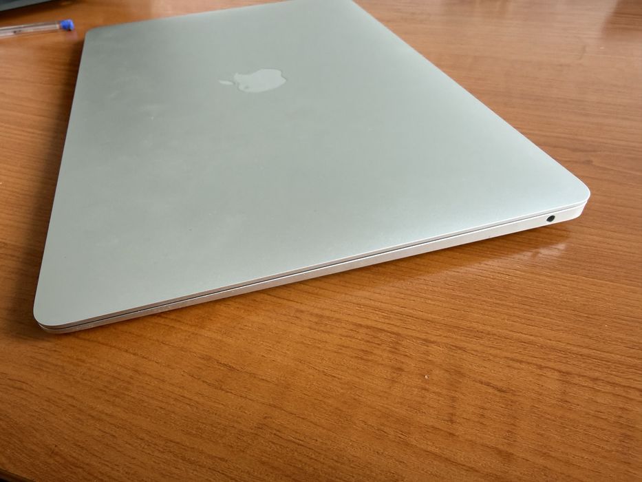 MacBook Air M1 13 перфектен
