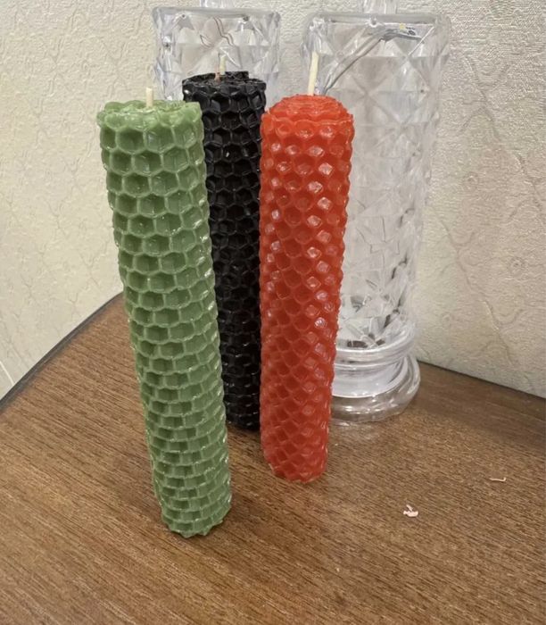 Зажгите програмные свечи из вощины (натурального пчелинного воска)