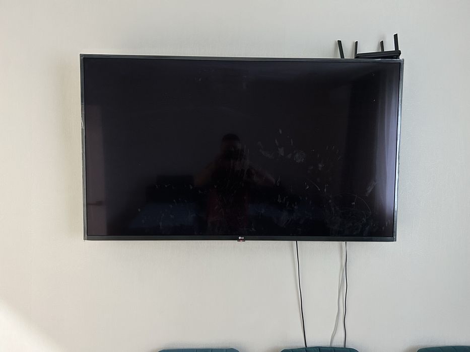 Продам телевизор на запчасти LG